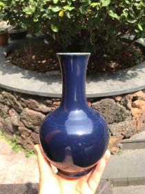 清代霁蓝釉赏瓶