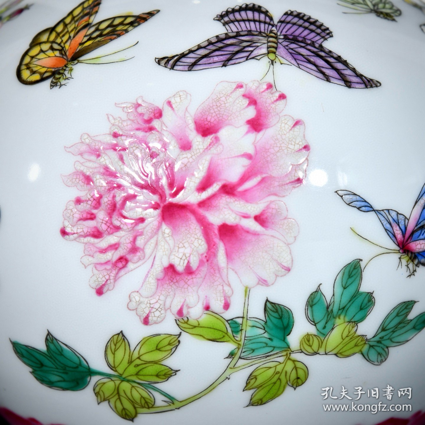 清雍正珐琅彩花鸟蝶恋花纹如意尊一对23x17厘米