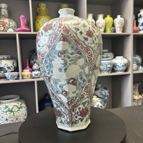 青花釉里红麒麟纹八方梅瓶