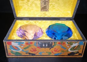 宝石2颗10公分单重约511g左右，带盒总重约1.76公斤