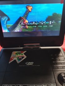 VCD光盘：刀郎 北方天空下。【内容：北方天空下、曼莉、祝酒歌、吐鲁番的葡萄熟了、2002年的第一场雪 等36首歌曲】。中文字幕（二片装）。