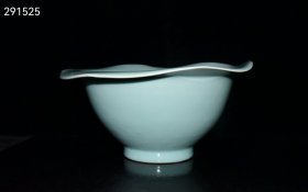 珍藏宋代龙泉釉花边大碗