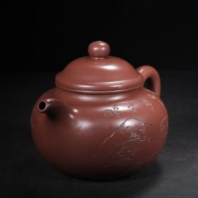 紫砂壶
品名：莲子
底款：范曾，顾景舟
尺寸：19/12cm
容量：600cc
紫砂分类：原矿清水泥
底款介绍：顾景舟（1915-1996），原名景洲。别称：曼希、瘦萍、武陵逸人、荆南山樵。自号壶叟、老萍。宜兴紫砂名艺人，中国美术家协会会员