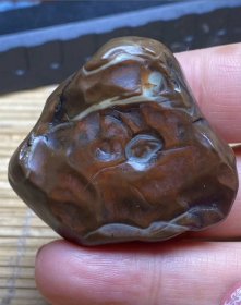 《猴脸》开眼
老皮戈壁石头像艺术猴
纯天然地表原石 完完整整
包浆浑厚 油润细腻 手感光滑 
造型逼真 可遇不可求
尺寸4.3*3.8*1cm