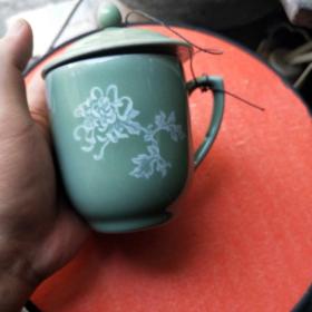 景德镇釉下彩绿釉堆白茶杯