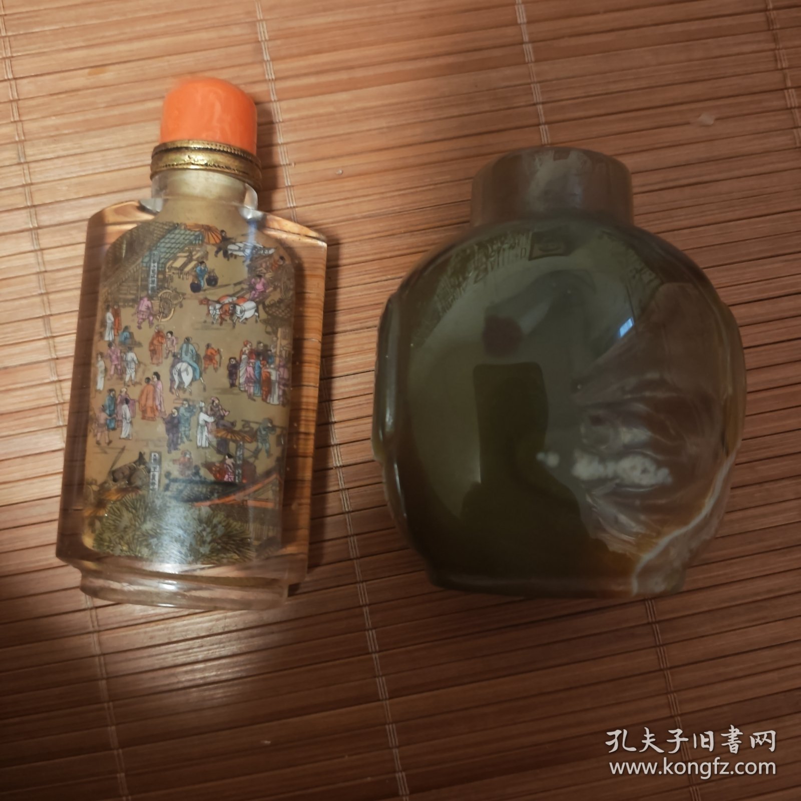 两个鼻烟壶合售放漏出一个大玛瑙一个内画瓶