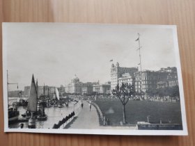 民国照片 二十年代 上海外滩公共花园南望，可见19世纪英国外交家，英国驻华公使Parkes  monument（巴夏礼纪念碑）
