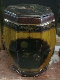 民国时期八角漆器鸳鸯戏水山水木盒