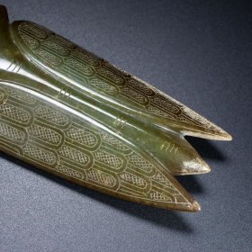 精品和田玉 ，蝉，玉质细腻，包浆厚重，沁色入骨，雕工精细，品相完美，细节如图，长5.5宽1.5高13厘米，总重200克，