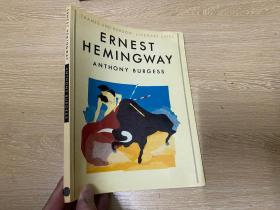 Ernest Hemingway and His World       安东尼·伯吉斯《海明威及其世界》，作家写作家，角度就是不一样，和1984一样已成为专有名词的《发条橙子》作者写《战地春梦》作者，多插图，16开。董桥：比如海明威，一个句子改来改去好辛苦。在我看来，我的老天，英文居然可以写成这样。