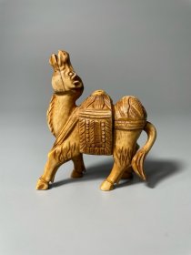 民国骨雕骆驼，全品，高7.4厘米，长6.7厘米，380元