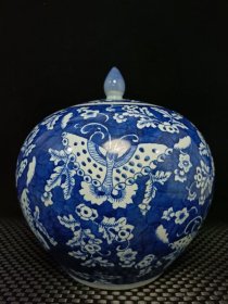 ,.瓷器，清，青花蝶恋花纹冬瓜罐，尺寸29x26厘米。，