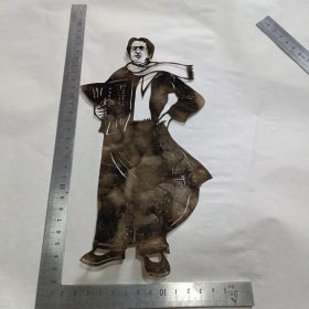 毛主席全身像剪纸5（持湘江评论）25*13