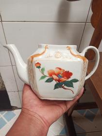老茶壶，保存完好，缺盖了，高12.2厘米，如图所示，价优，