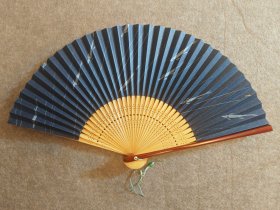 游鱼的蓝 日本回流京扇纸扇 扇高19.5Cm，展开最宽幅35Cm，印刷物，碧珠小吊，保管新品。