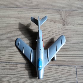歼-5飞机模型（实体 缺一只副油箱） 1：100 飞行训练专用 造型逼真 做工精致 欣赏收藏皆为佳品