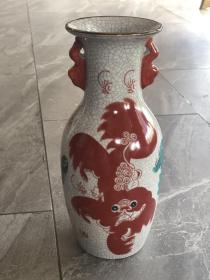 旧藏红狮子“太师少保”瓷瓶。