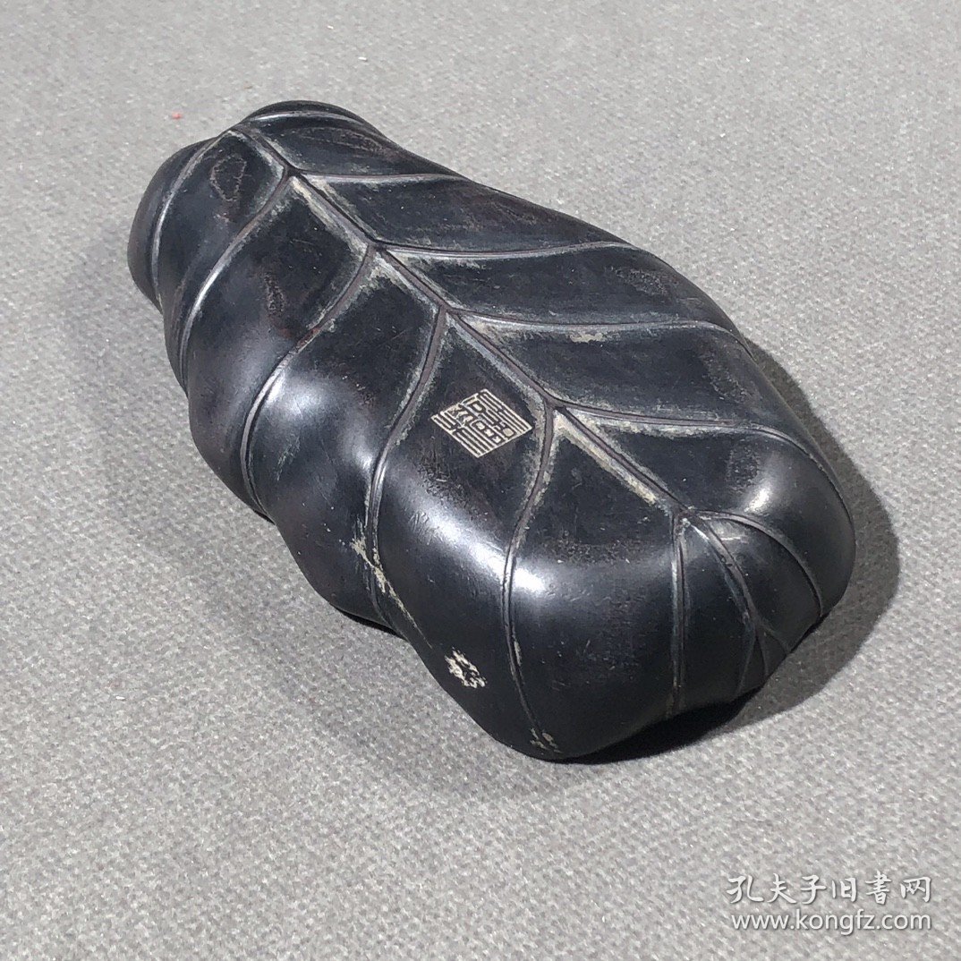 .端砚，随形，雕刻树叶。