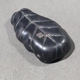.端砚，随形，雕刻树叶。