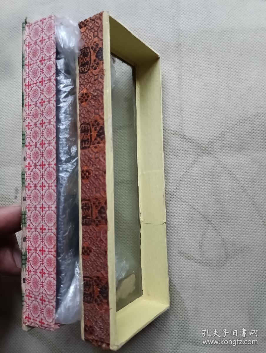 寒山拾得二圣 承文堂胡开文造 徽墨一支带盒