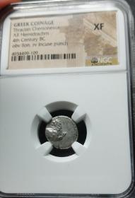 【古希腊币】NGC评级XF色雷斯切尔松尼索斯城邦回首狮子德拉克马银币 
公元前4世纪切尔松尼索斯城发行的半德拉克马银币
正面是回首狮子图案。
背面为四格戳记内。