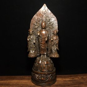 纯铜佛像，高44厘米，宽18厘米，重2770克，