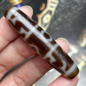 藏传天珠
 尺寸：56*13毫米风化清晰明显