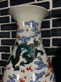 大清康熙粉彩纹龙瓶一对，画工精细，发色纯正，胎质细腻，尺寸如图