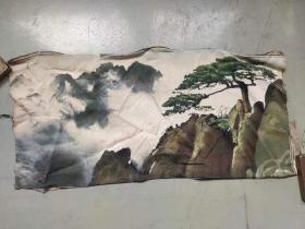2个 丝织画，黄山迎客松图案，杭州西湖东方红织厂，丝织画，布画，有使用痕迹品相自定，2个一起出。如图。！。！