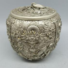 铜鎏银鱼跃龙门罐，形制端正，通体光素，色泽雅致