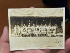 1937年，哈尔滨石家庄孔德小学