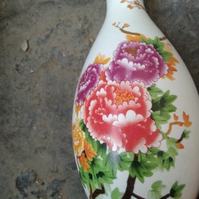 金质伊利将酒瓶