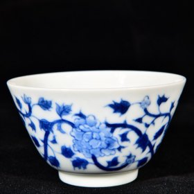 大清雍正年制松柴烧青花缠枝花纹酒杯茶杯 高5径8.6厘米1