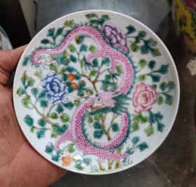 粉彩龙戏牡丹纹陶瓷小盘子