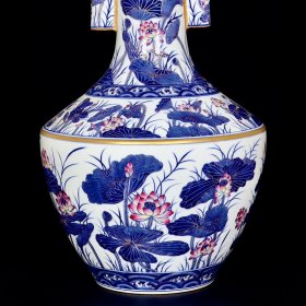 清乾隆珐琅彩青花描金荷花纹贯耳瓶38/26厘米