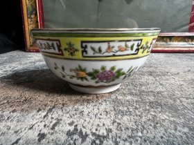 70年代，粉彩手绘三多小碗一只