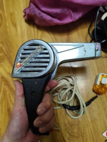 金浪牌老式电吹风。