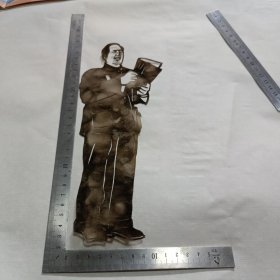 毛主席全身像剪纸6（看书）25*10