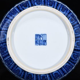 清乾隆青花缠枝莲纹双耳瓶，高37厘米，直径23厘米