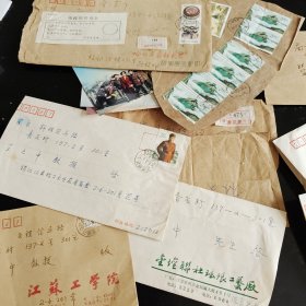 南京农学院著名畜牧专家蓝之中教授信件一堆。大部分都有信，照片等，涉及江苏工学院，福建农学院，江苏理工大，哈尔滨医科大，上海自然博物馆，四川省委组织部，地质出版社等单位的和蓝之中的往来通信，八九十年代。