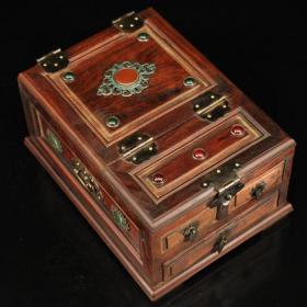 珍藏老木头镶嵌宝石化妆盒    首饰盒
重1029克 高10厘米 宽17.5厘米