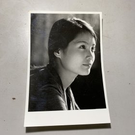 【中影发行放映公司旧藏】八十年代专业摄影师拍摄美女明星黑白反银照片一张