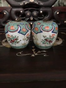 清乾隆年制款硬粉彩宝相花瓜棱茶叶罐一对！器形优美独特发生釉水一流！画工精细！全美品！十分难得！