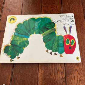 The Very Hungry Caterpillar (Giant Book+Toy) 饥肠辘辘的毛毛虫 肚子好饿的毛毛虫 英文原版