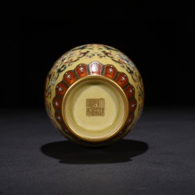 清乾隆米黄釉珐琅彩描金缠枝花卉纹瓶 21*10厘米