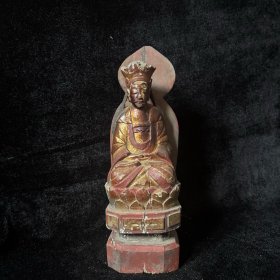 老木雕造像，品相出众！高29.5cm，宽9.5cm，厚8.5cm。彩绘细节精致，开脸饱满，状态如图所示。适合收藏或佛堂供奉。 - ① 点击【我想要】 - ② 点击【立即购买】 - ③ 查看【详细描述】 -------------------------- 商品品相如图，卖出不退，感谢理解！老物件珍藏价值高，小心欣赏，传承经典。
