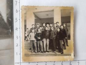 1964年兰州地球所合影照片粗辫子美女(陈敬相册，陈敬就读于晋宁二中，运动员，后工作于地球所)