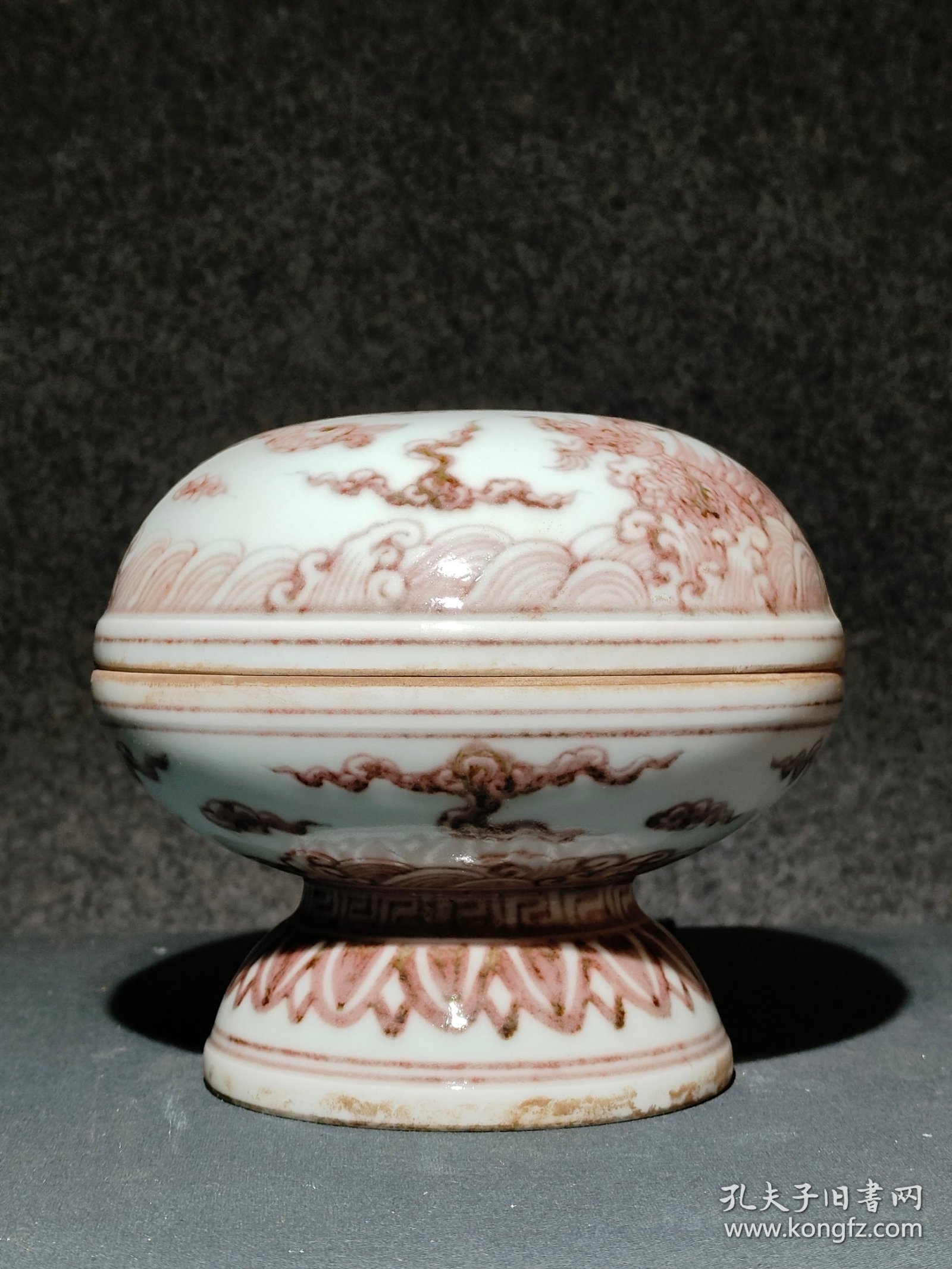 釉里红熏香炉，款识《大明宣德年制》包浆醇厚自然完美