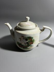 80年代左右，松鹤延年茶壶一把