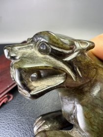 旧藏明清新疆和田碧玉瑞兽摆件。长11.3厘米，高5.5厘米，重309克